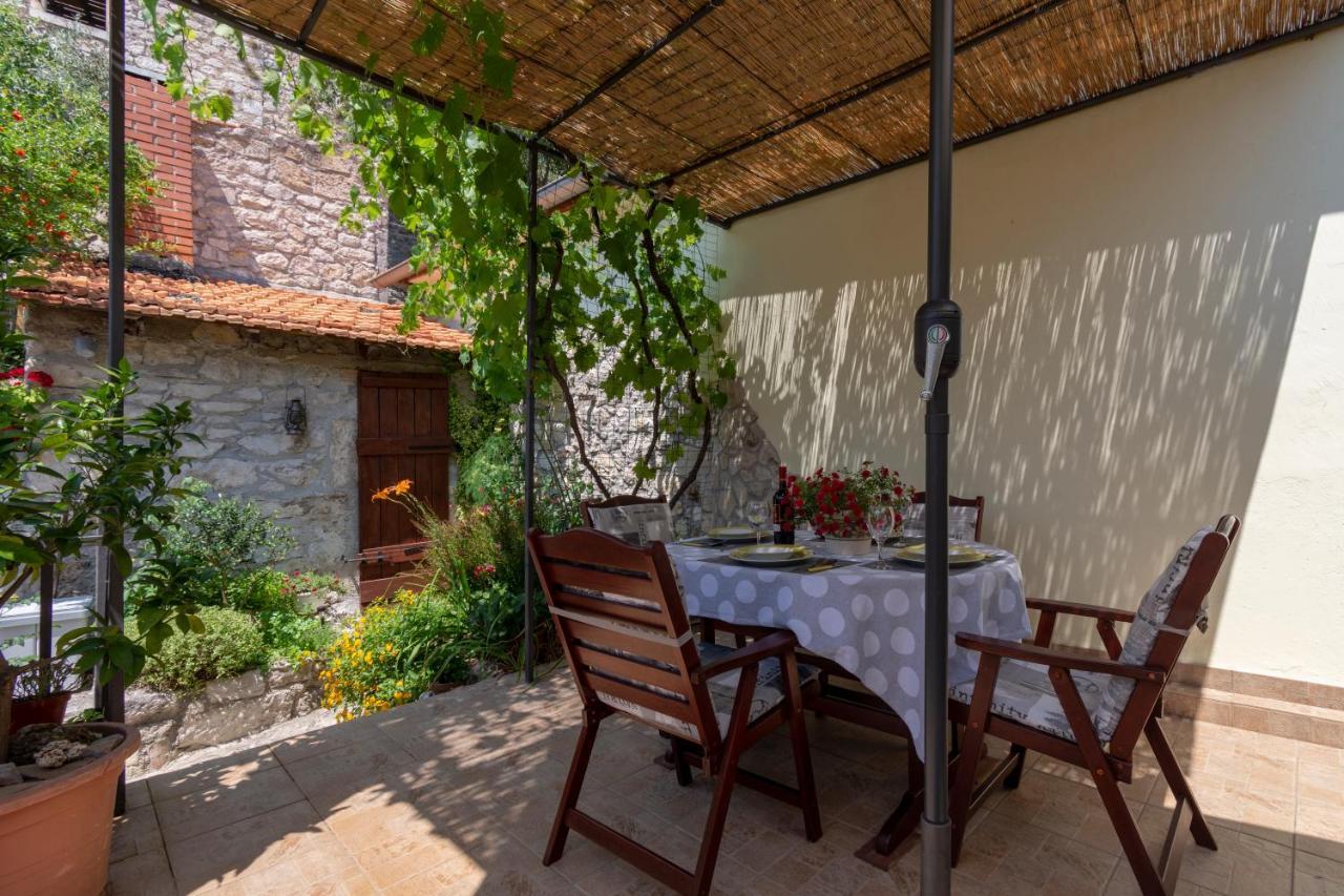 Mediterranean Terrace Apartment With Bikes & Sup Skradin Eksteriør billede
