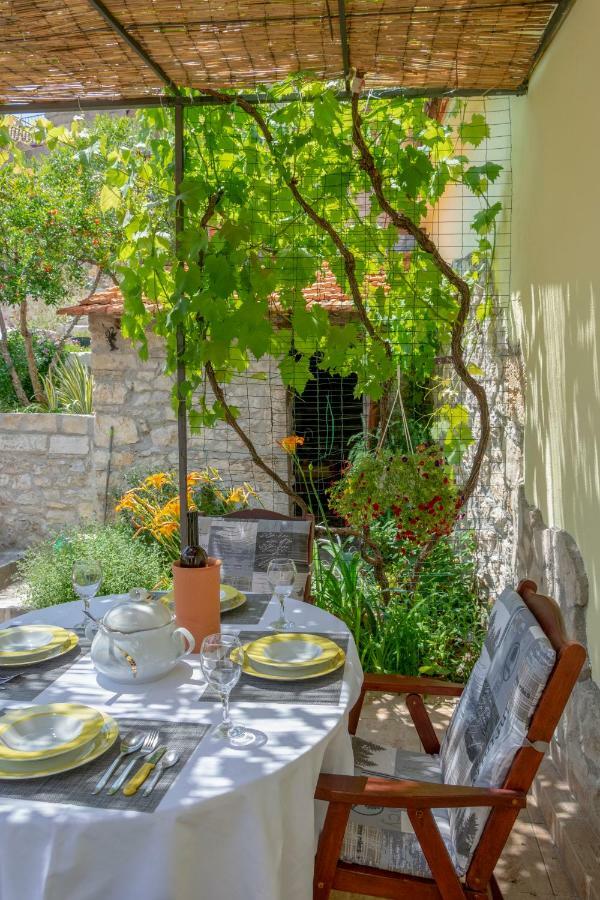 Mediterranean Terrace Apartment With Bikes & Sup Skradin Eksteriør billede