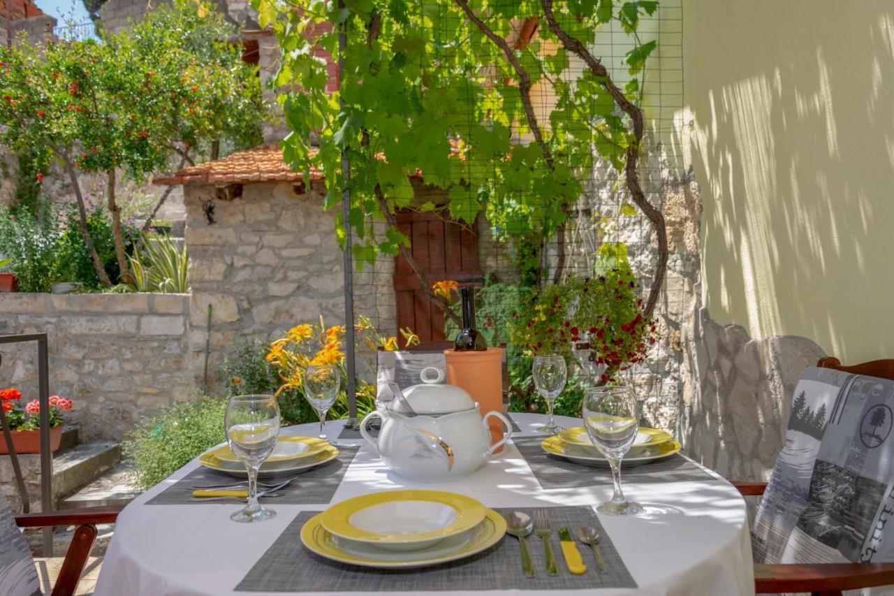 Mediterranean Terrace Apartment With Bikes & Sup Skradin Eksteriør billede